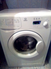 Стиральная машина Indesit WISE10 на 6кг.