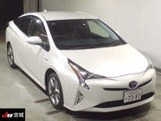 Лифтбек гибрид Toyota Prius ZVW55 модификация S Touring 4WD гв 2017